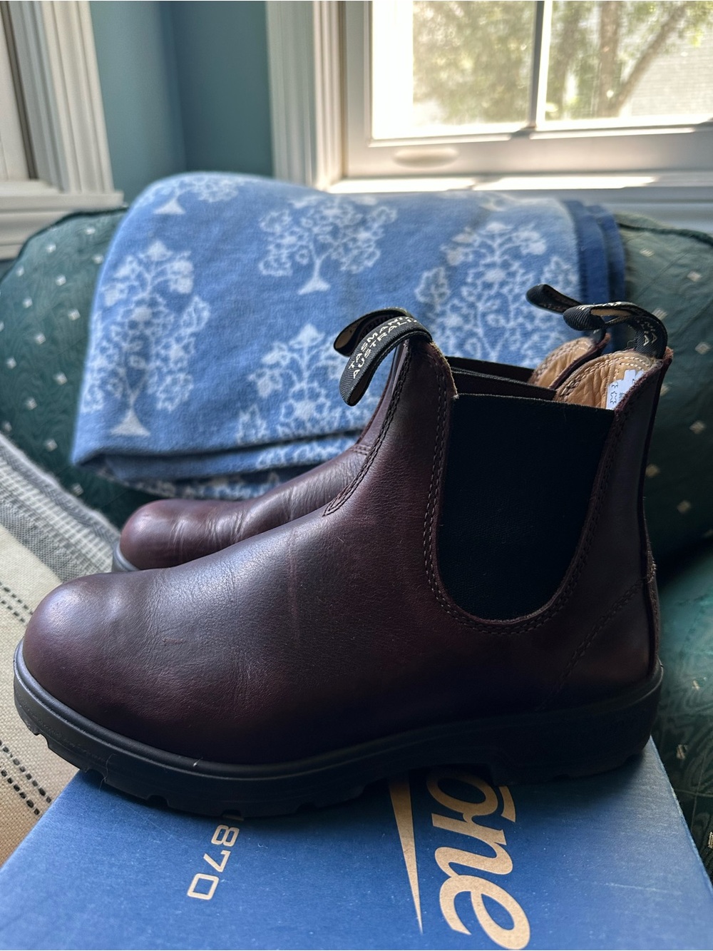 Blundstone Chelsea Boots in Burgundy Brown - Picture 5 of 7
